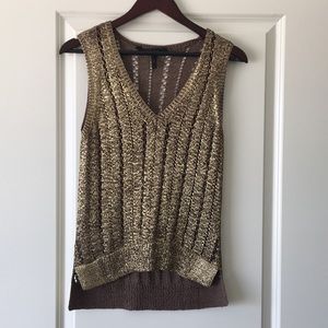 Trendy BCBG gold blouse